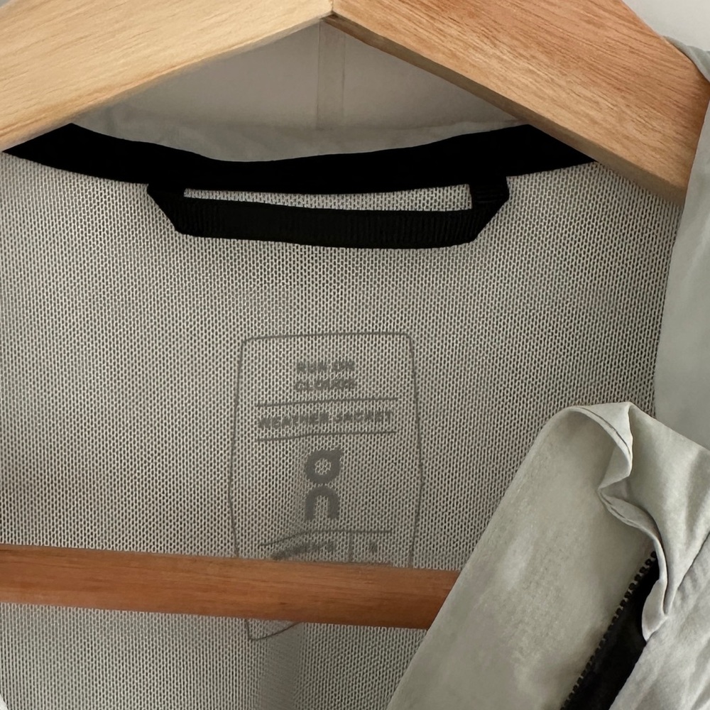 BNWOT On Running Core Jacket - Picture 4 of 8